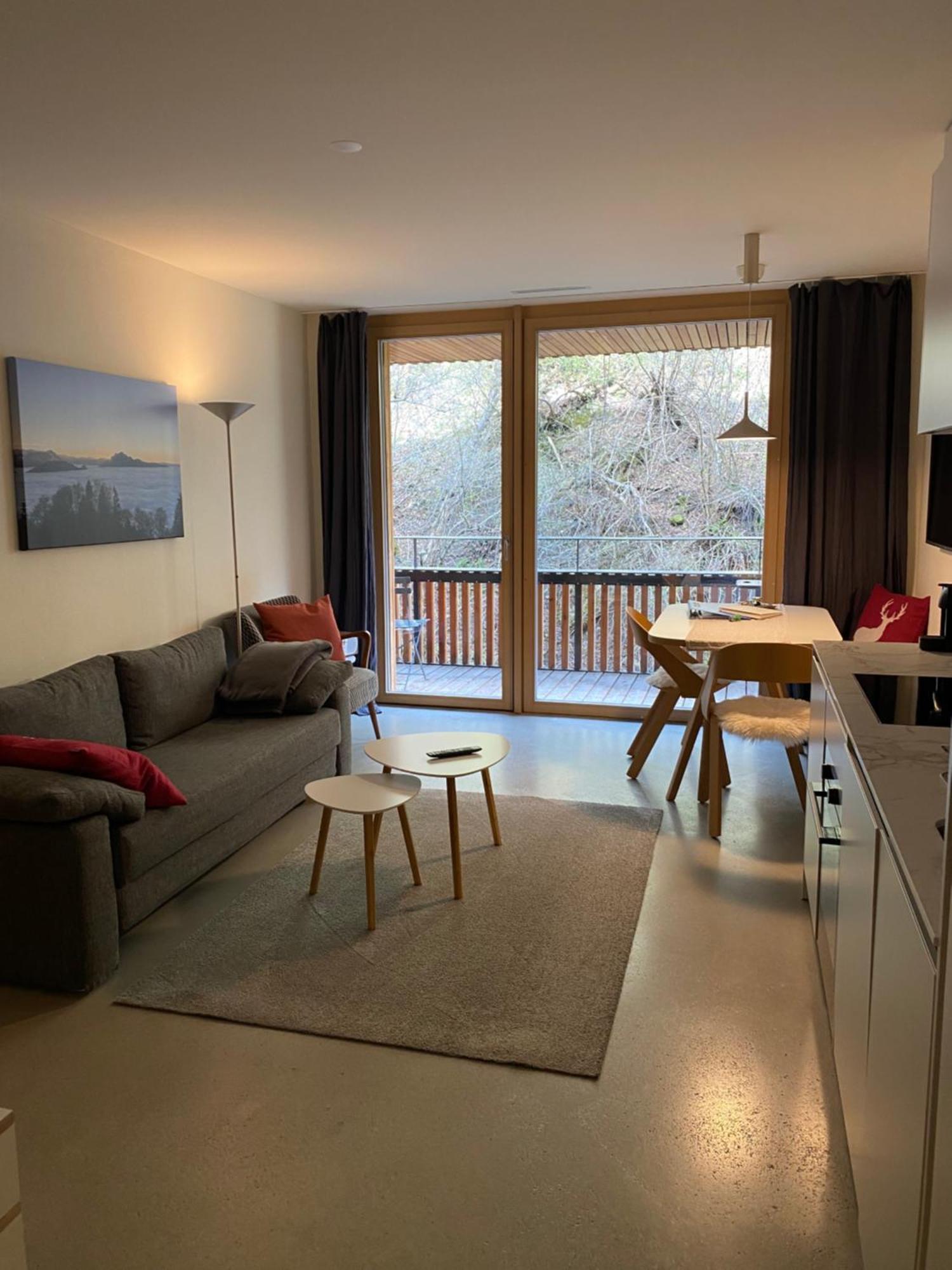 Stilvolle Ferienwohnung Direkt An Der Skipiste Flims Esterno foto